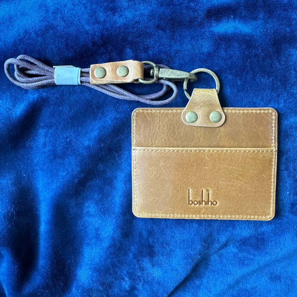 NWT Cowhide Leather ID Badge Holder 🤎